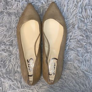 Women’s pointed toes flats